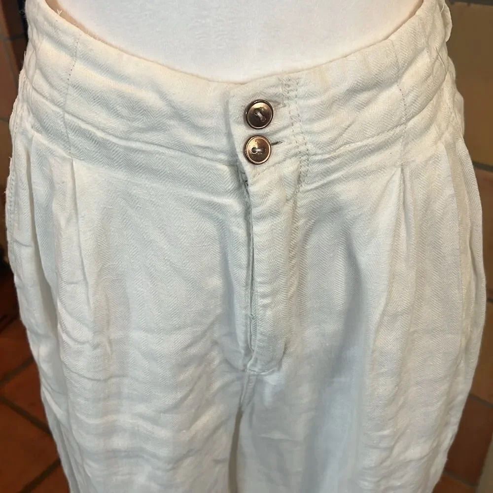 Free People Off-White Linen Wide Leg Pleated Buckle Pants, size 4 - Picture 2 of 10